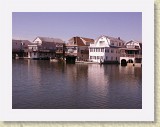 Ventnor Homes Along the Water * 800 x 600 * (52KB)